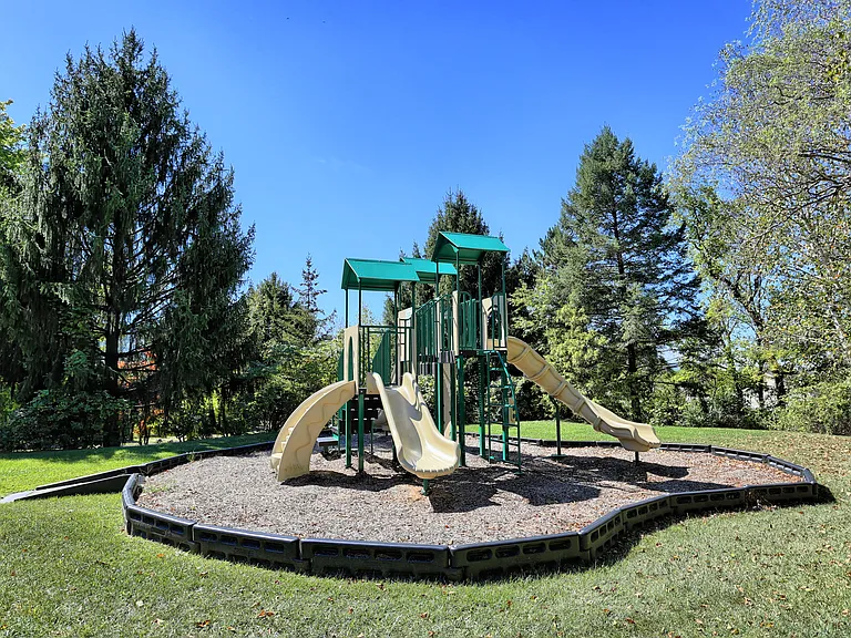 Woodland Park Apartments — Photo 6