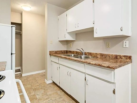 5th image of 10847 112th St NW #106