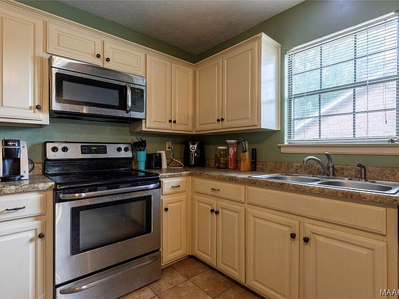 3rd image of 2949 Willow Lane Dr
