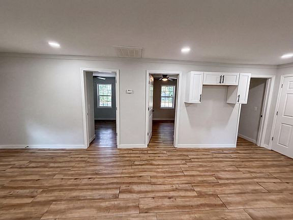 3rd image of 1313 SE Eastbrook Rd