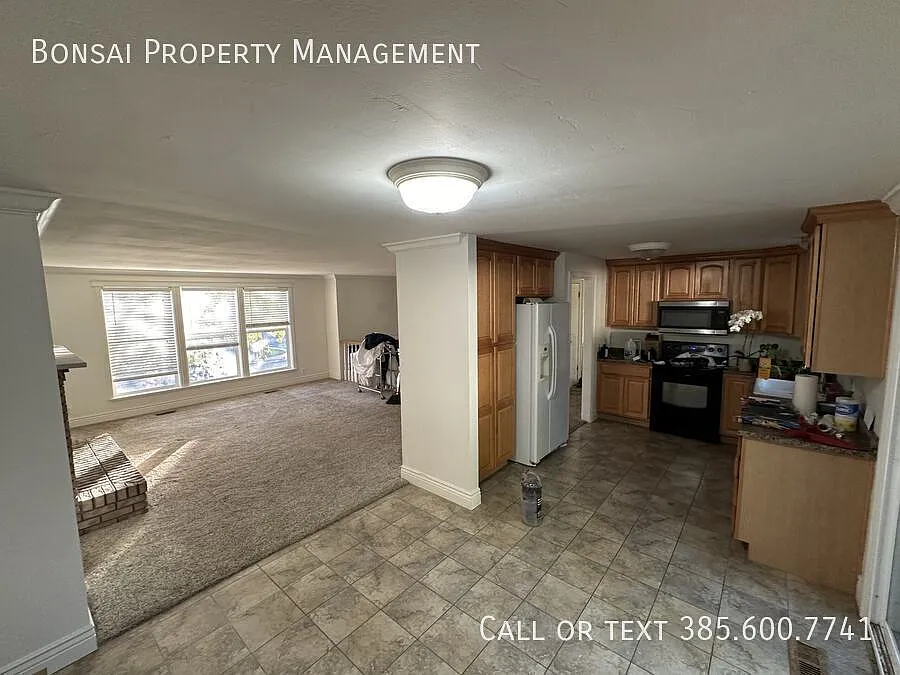 Top Floor of Single Family Home — Photo 3