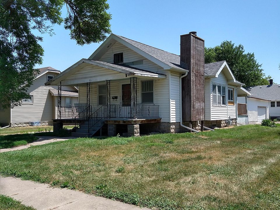 2nd image of 851 W 9th St