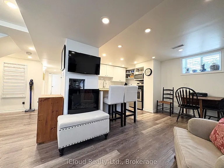 105 E 4th St — Photo 11