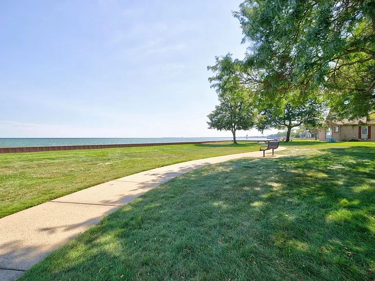 26070 N Lake Dr — Photo 6
