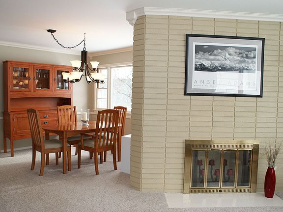 Woodburning Fplc/Dining Rm