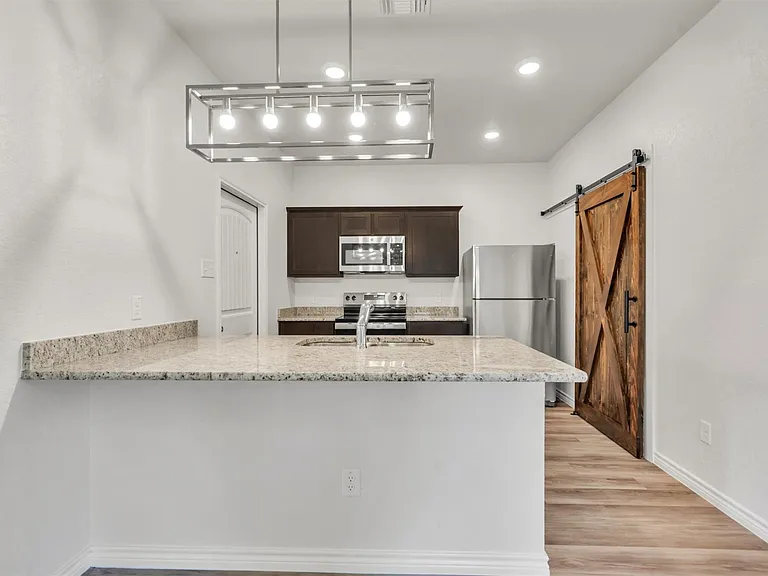 1118 Zora Dr #B — Photo 7