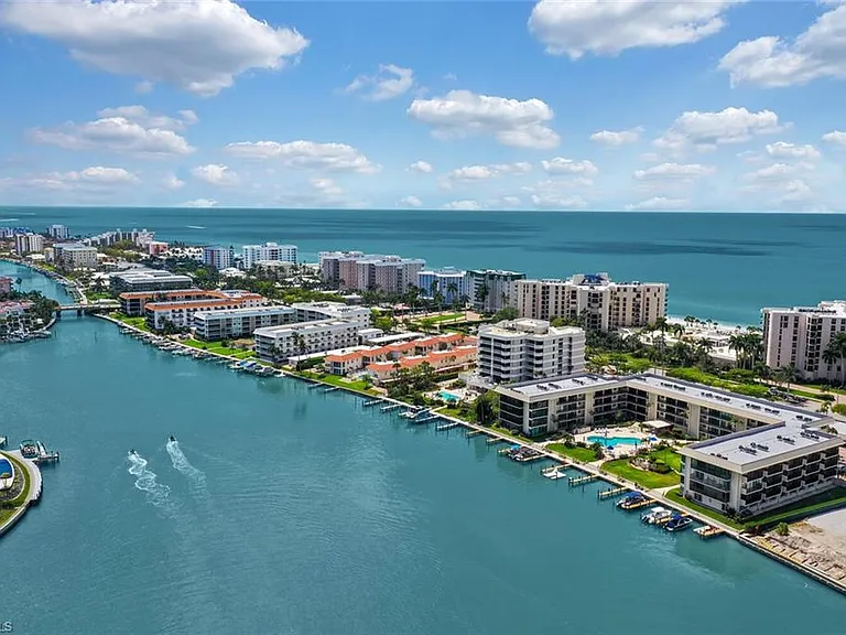3200 Gulf Shore Blvd N #105 — Photo 1