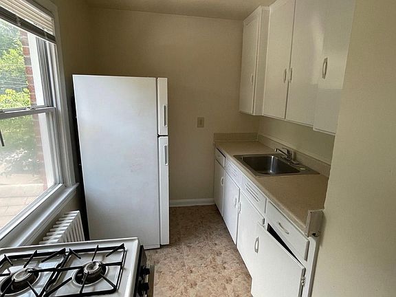 3rd image of 8318 Roanoke Ave APT 3