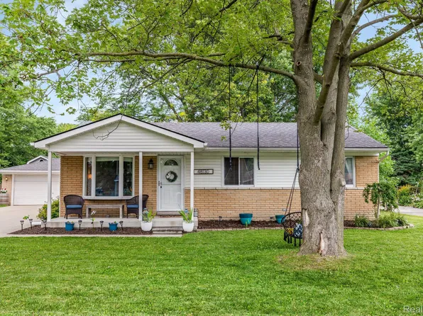 48130 Meadow Ln, Chesterfield, MI 48051