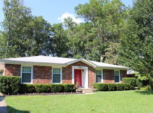 9307 Trentham Ln, Rolling Hills, KY 40242