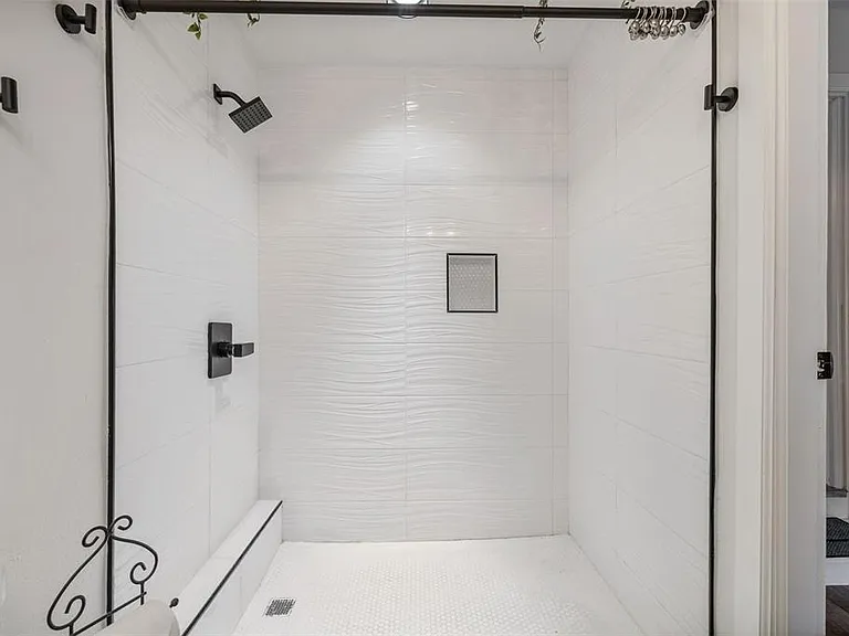 1411 E Henry Ave — Photo 20