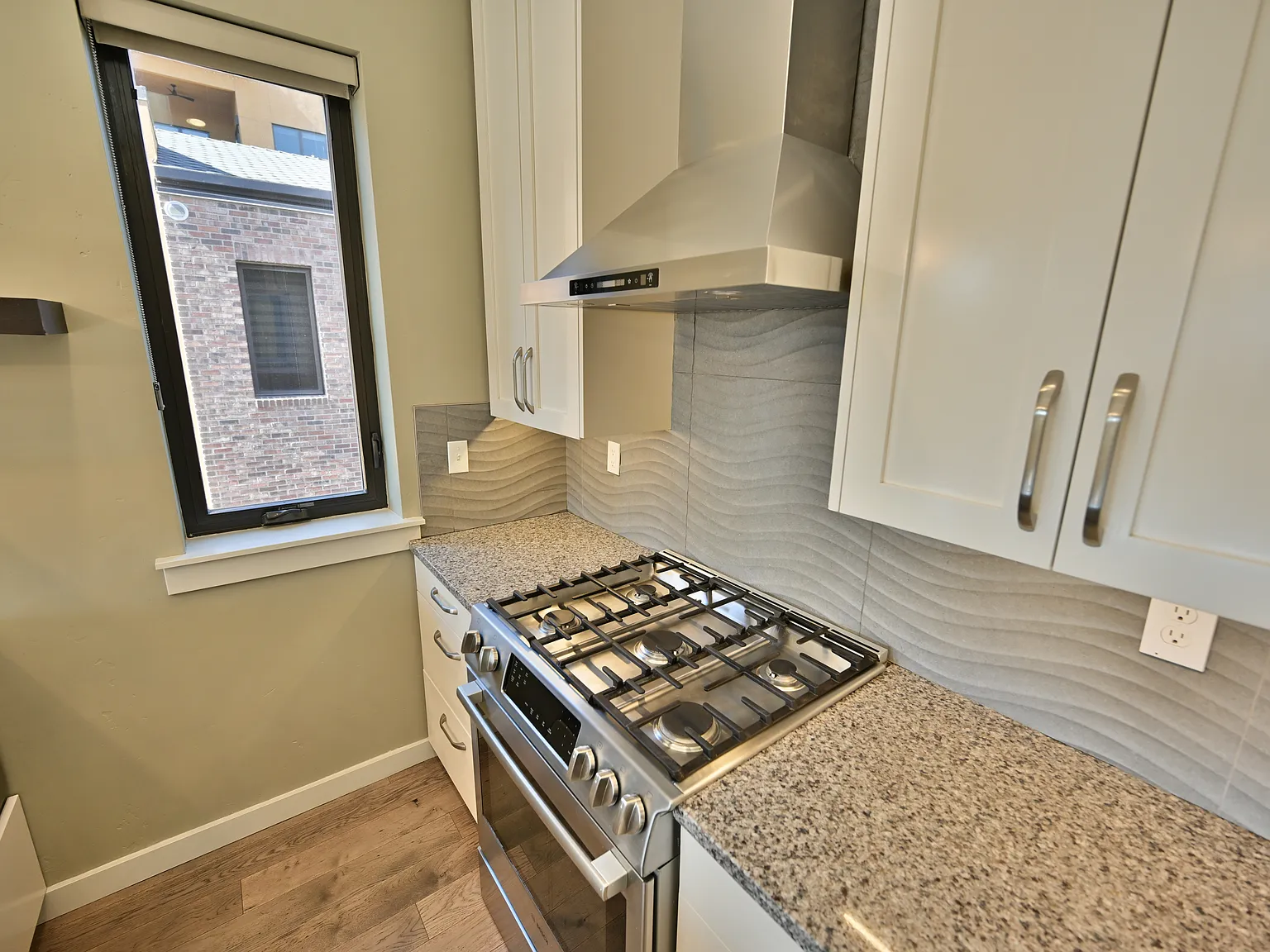 2 bed, 2.5 bath, 1390 sqft, $3,200 — Photo 4