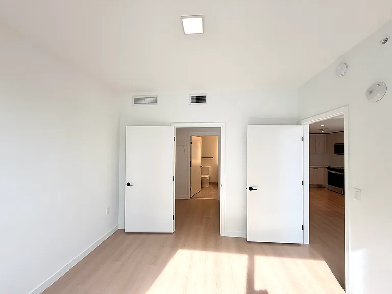 159 NW 31st St #A — Photo 5