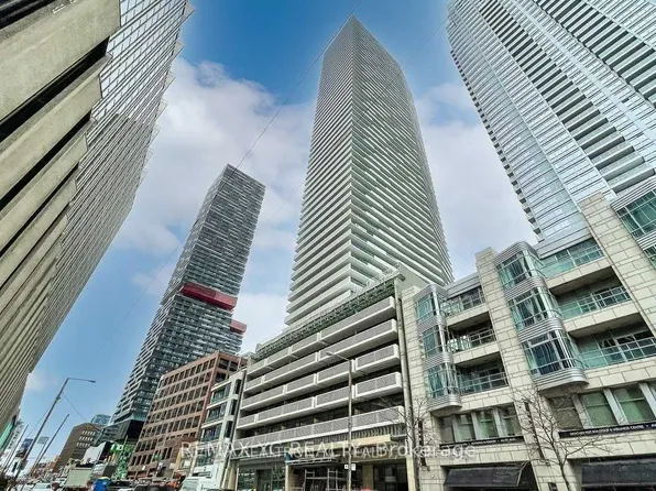2221 Yonge St, Toronto, ON