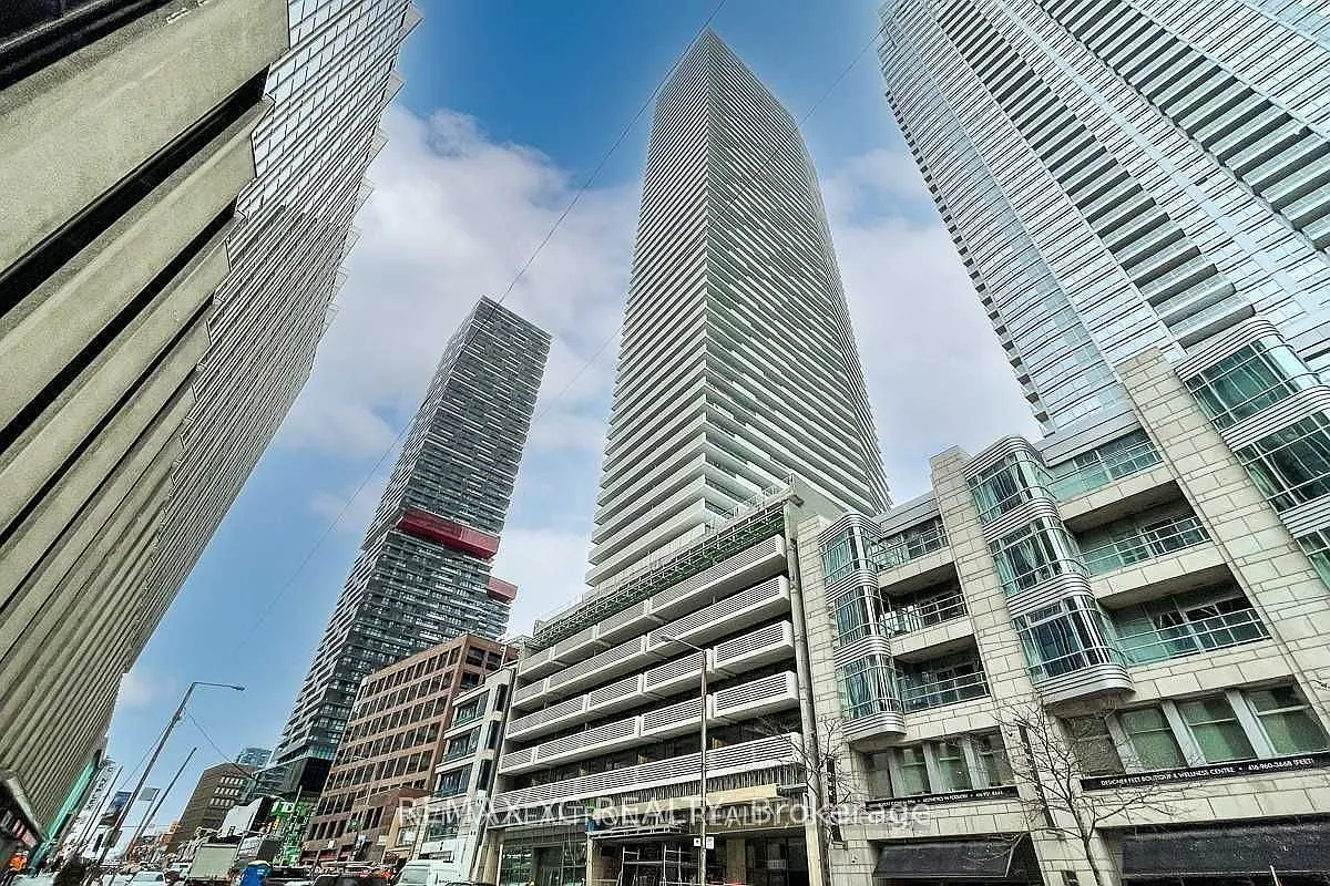 2221 Yonge St #2706 photo 1