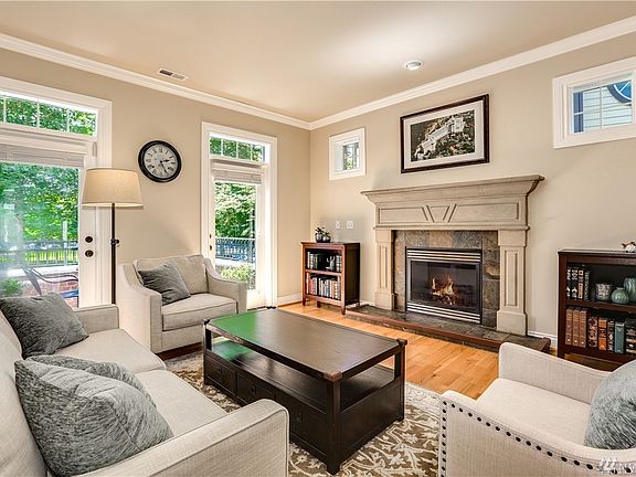 4th image of 2682 NE Park Dr