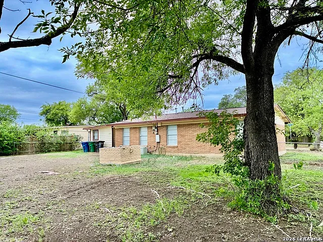 3 bed, 2.0 bath, 1040 sqft, $1,600 — Photo 4
