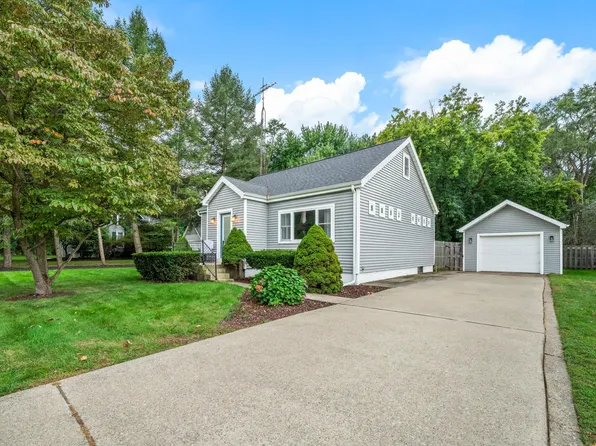 4604 Cleveland Ave, Stevensville, MI 49127