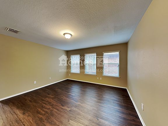 5th image of 304 Austin Ave