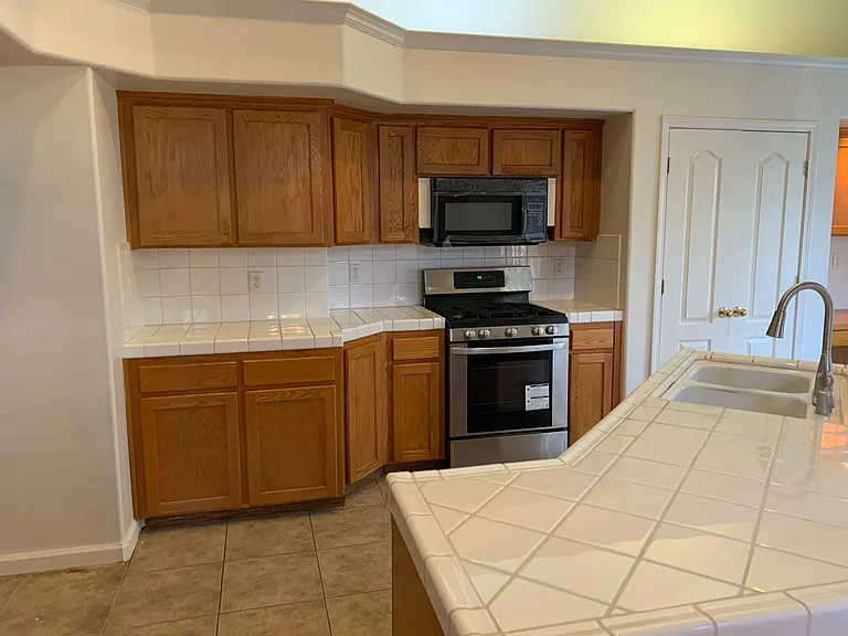 2832 E Cromwell Ave — Photo 20