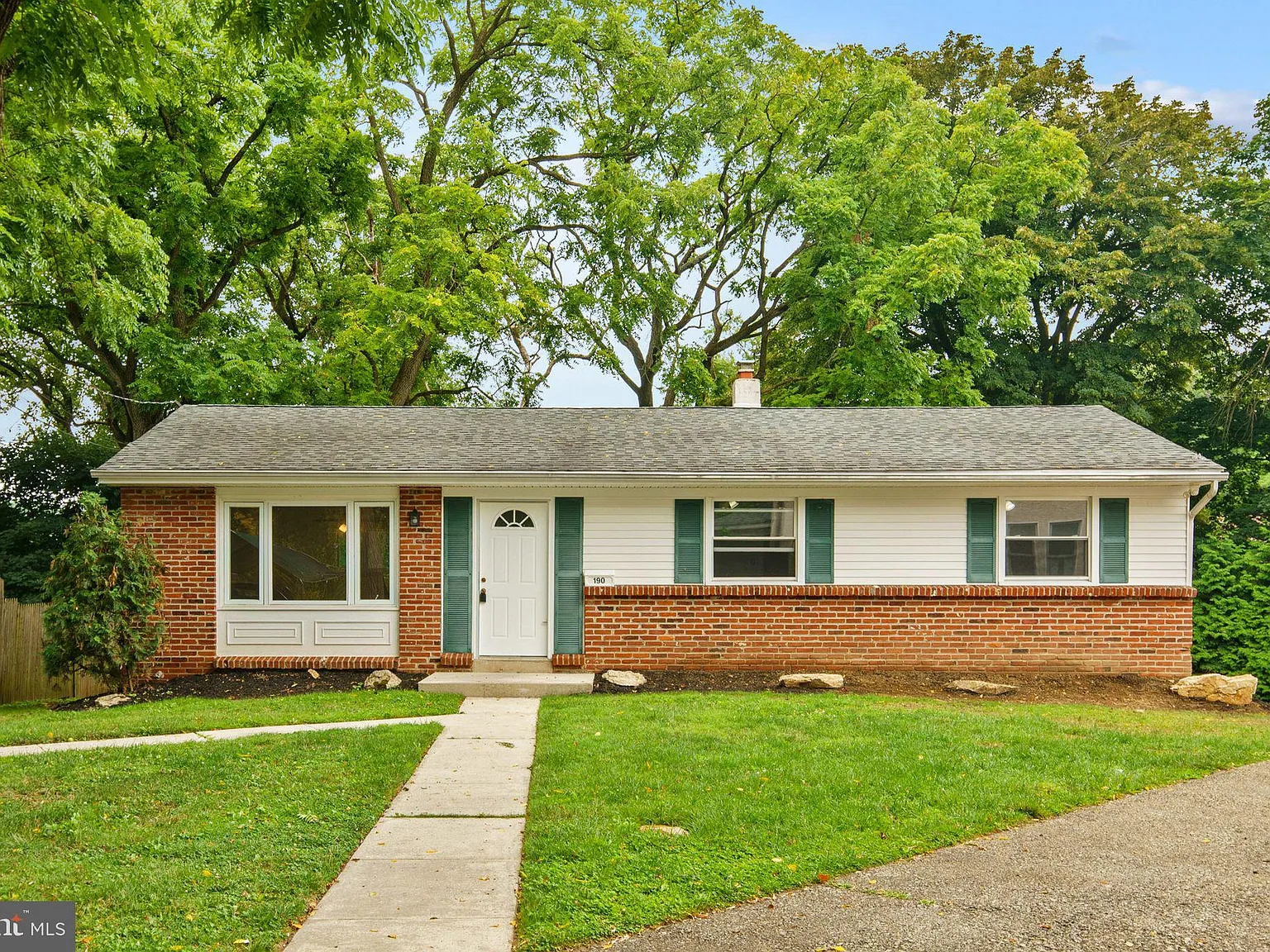3 bed, 3170 sqft, $3,900 — Photo 2