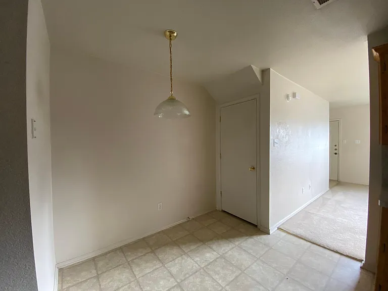1610 Aztec Trce #B — Photo 6