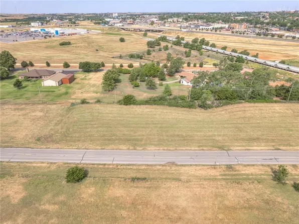 Schneberger Ln, Weatherford, OK 73096