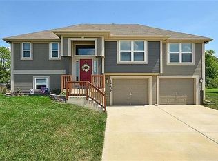 19209 Switchgrass Ct, Smithville, MO 64089