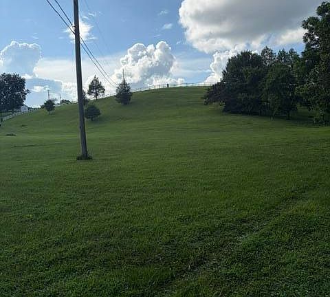 2nd image of 1280 Friendship Pike Rd