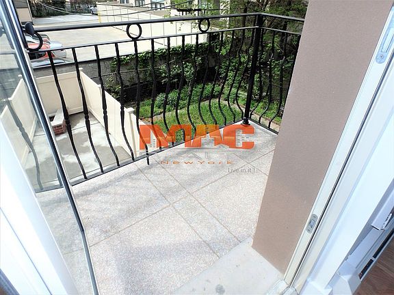 3rd image of 3084 29th St APT 2F
