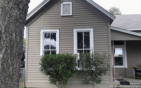 2nd image of 1935 W Ashby Pl