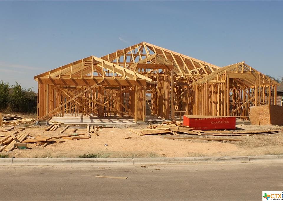 2nd image of 811 Holliday Dr