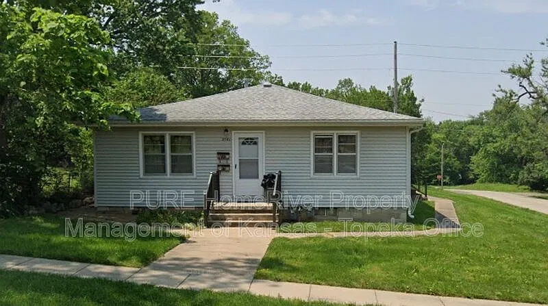 2 bed, 1.0 bath, 924 sqft, $795 — Photo 1