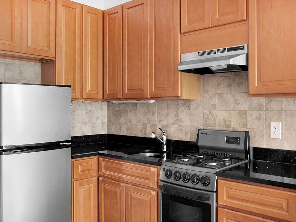 2nd image of 350 E 89th St #C