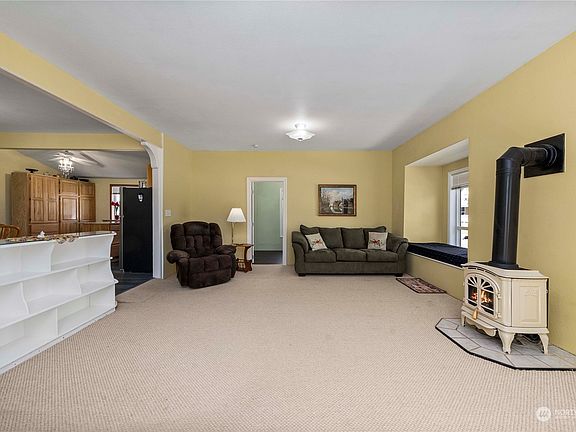 2nd image of 212 Adams Avenue S