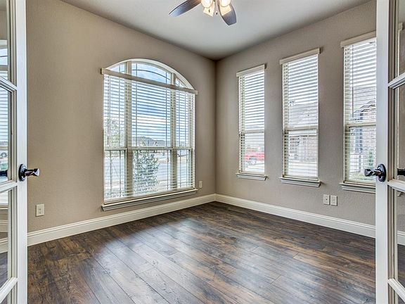 5th image of 3307 Creekhaven Dr