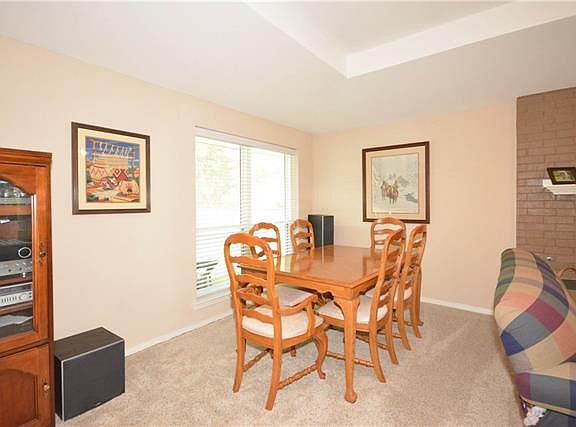 5th image of 208 Hacienda Dr