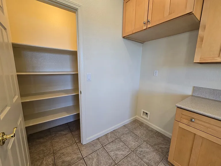 5130 Lakeshore Dr — Photo 23