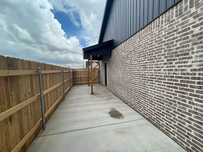 10902 Aberdeen Ave — Photo 14