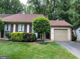 10041 Downeys Wood Ct, Burke, VA 22015