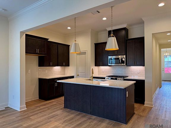 3rd image of 9059 Parkway Dr
