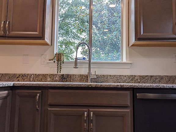 2nd image of 516 Faye St