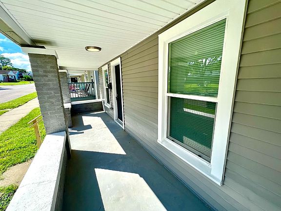 3rd image of 1275 Parkamo Ave