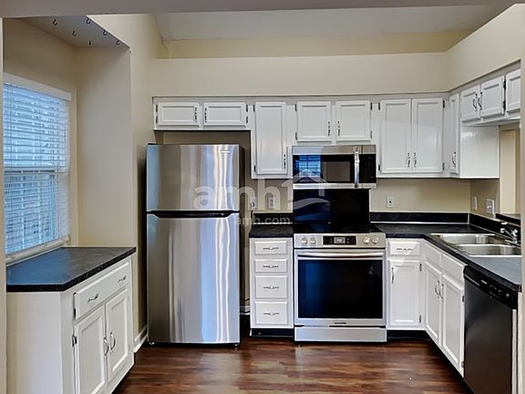 3rd image of 5606 Royal Ct