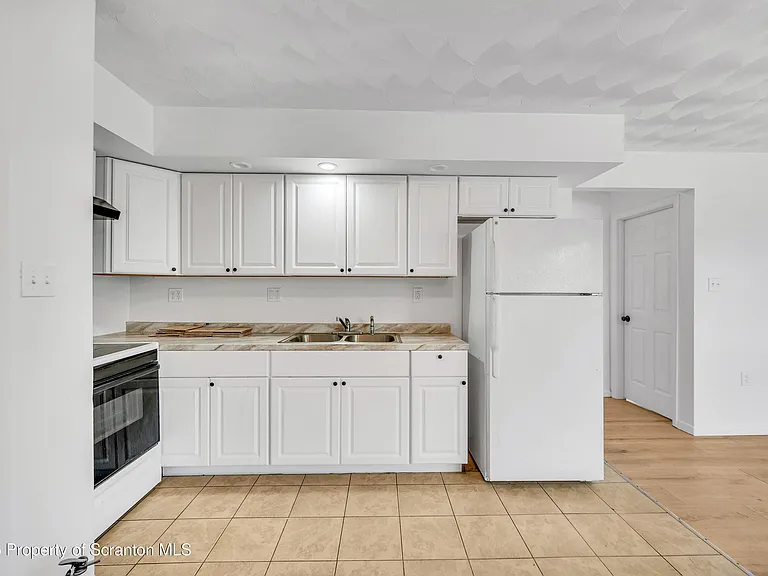 1215 Lori Ln — Photo 5