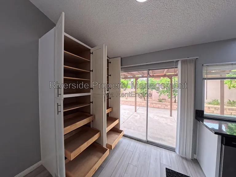 5025 Pearblossom Dr — Photo 12