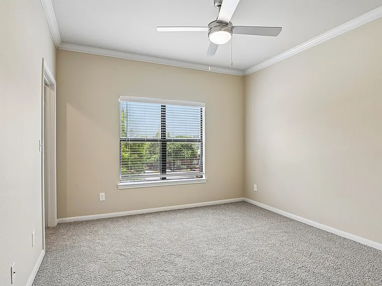 Skyview West Apartments — Photo 7