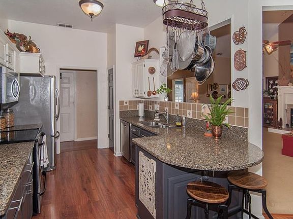 3rd image of 1003 Pinehurst Ct