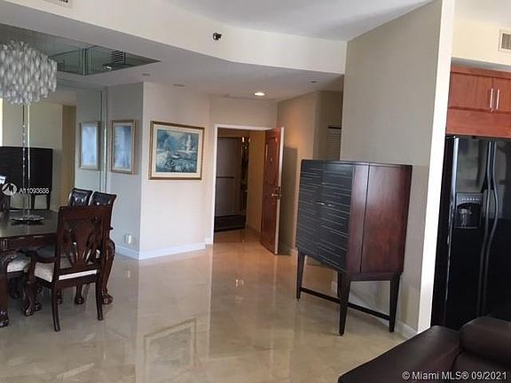 2nd image of 3600 Mystic Pointe Dr #Penthouse 1916
