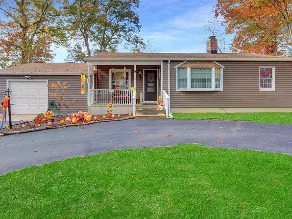 28 Forest Avenue, Lake Grove, NY 11755